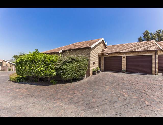 2 BEDROOM TOWNHOUSE FOR SALE IN RADIOKOP